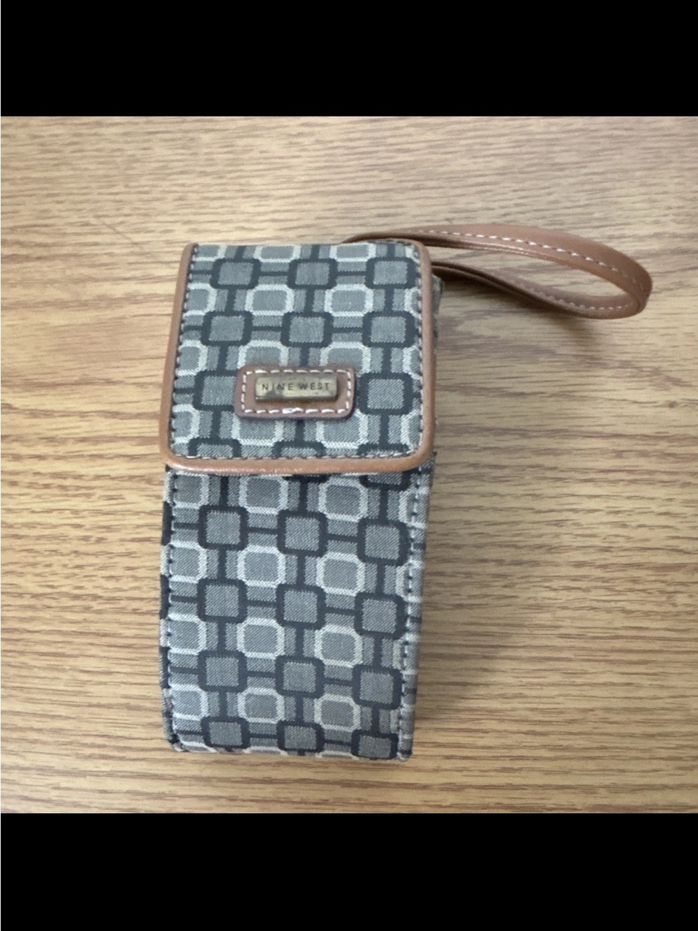 Nine West Gray Patterned Wristlet Phone Case with Tan Trim